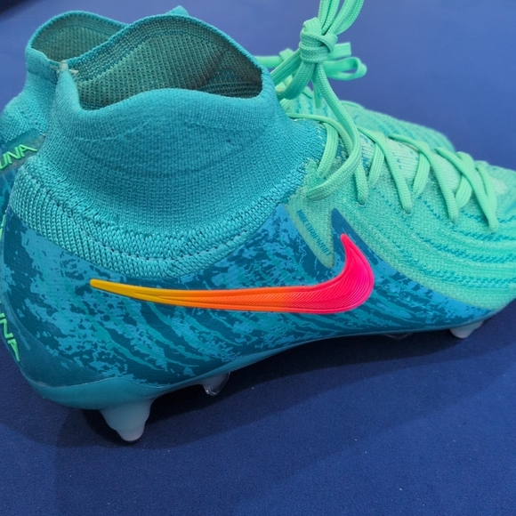 Sz 8.5 Nike Soccer Cleats Phantom Luna II EL LV8 SG Pro AC P FZ4945-300 Men\'s